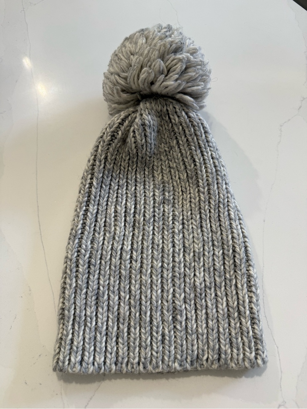 Uniqlo adult Light Gray Pom Knit Beanie